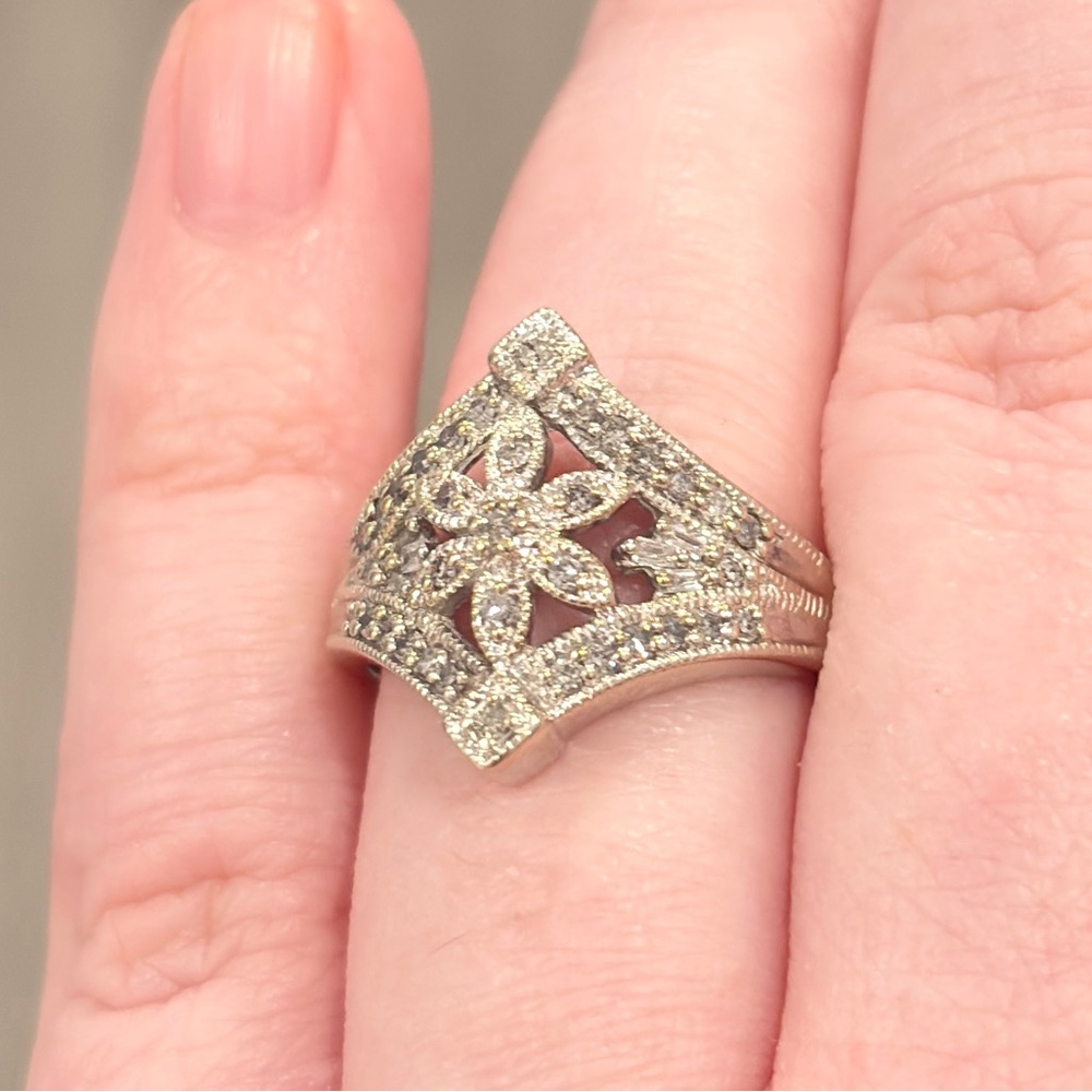 10K Diamond Snowflake Ring, Flower Filigree, Size 7.25, SUN Luxury - Picture 13 of 16